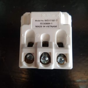 Ổ Cắm Đơn 3 Chấu Có Màn Che - WEV1181-7SW - Image 2